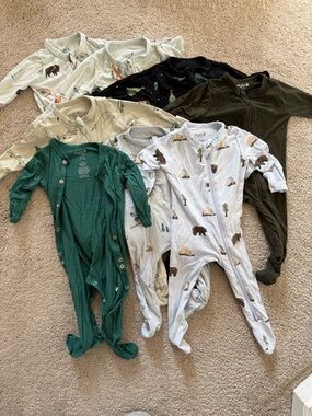 Kyte Baby Organic Cotton Footed One-Pieces - 8 Pack - 7 dual zipper, 1 buttoned